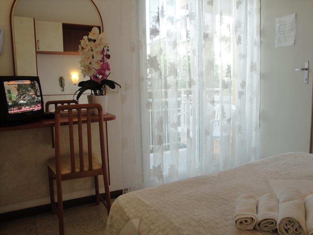 Mantovani Hotel Mariu Rimini Szoba fotó